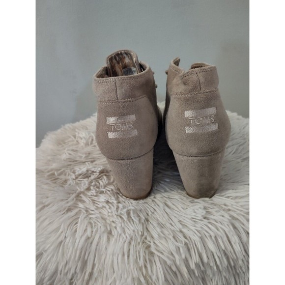TOMS Wedge Booties Size 8 Womens Tan Suede Comfort Lace up Ankle Boot Leather - Picture 3 of 9